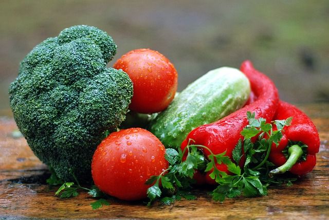 verduras en una mesa